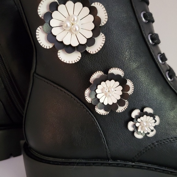 Betsey Johnson Dash boots NIB - Picture 7 of 7